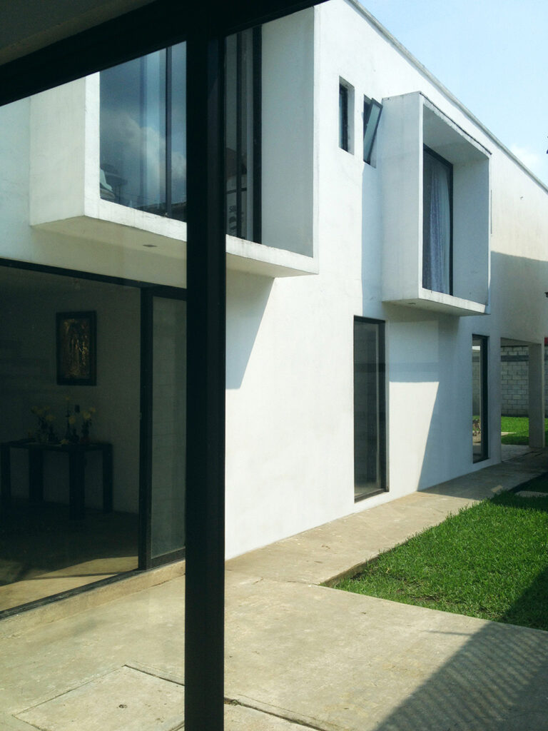 MOLCAJETE Arquitectura Casa c+m patio L