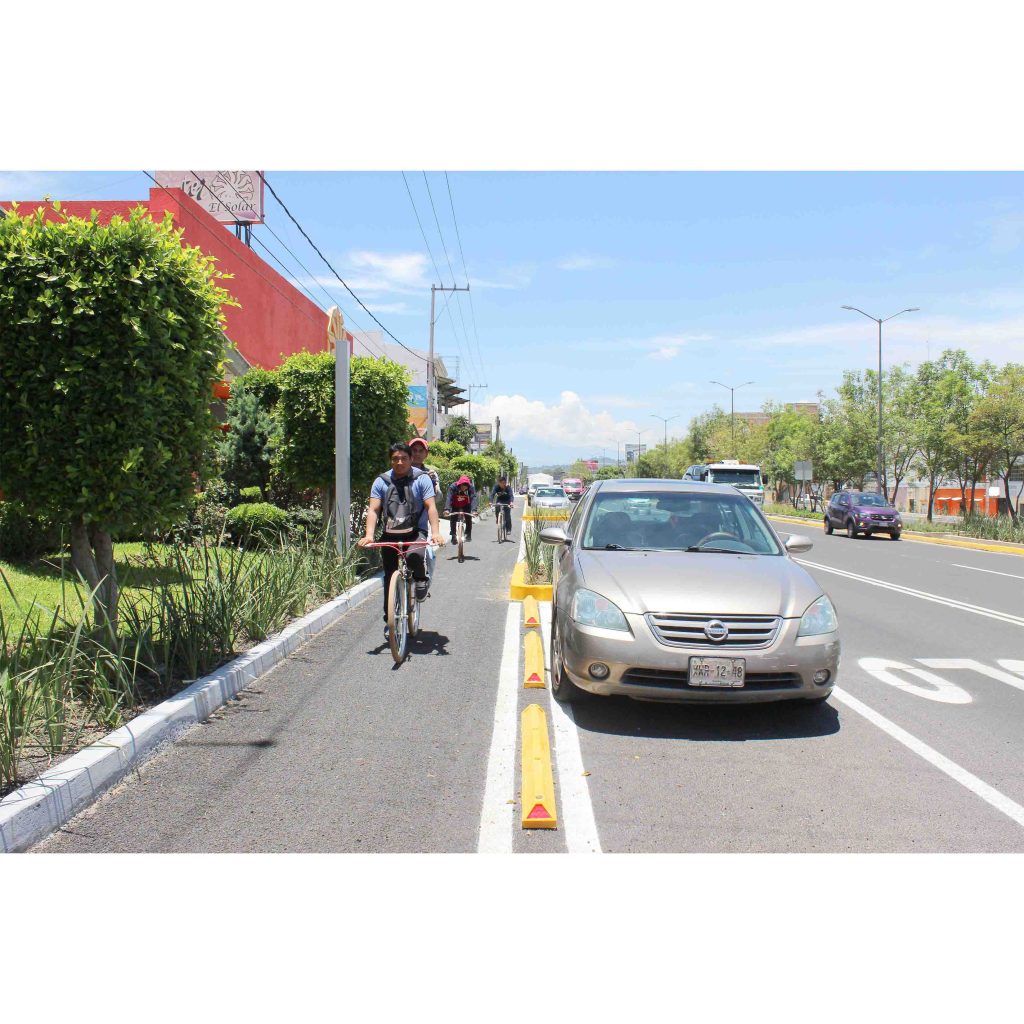 MOLCAJETE Arquitectura Modernización del Boulevard Forjadores Cholula Puebla tratamiento ciclovía y estacionamientos